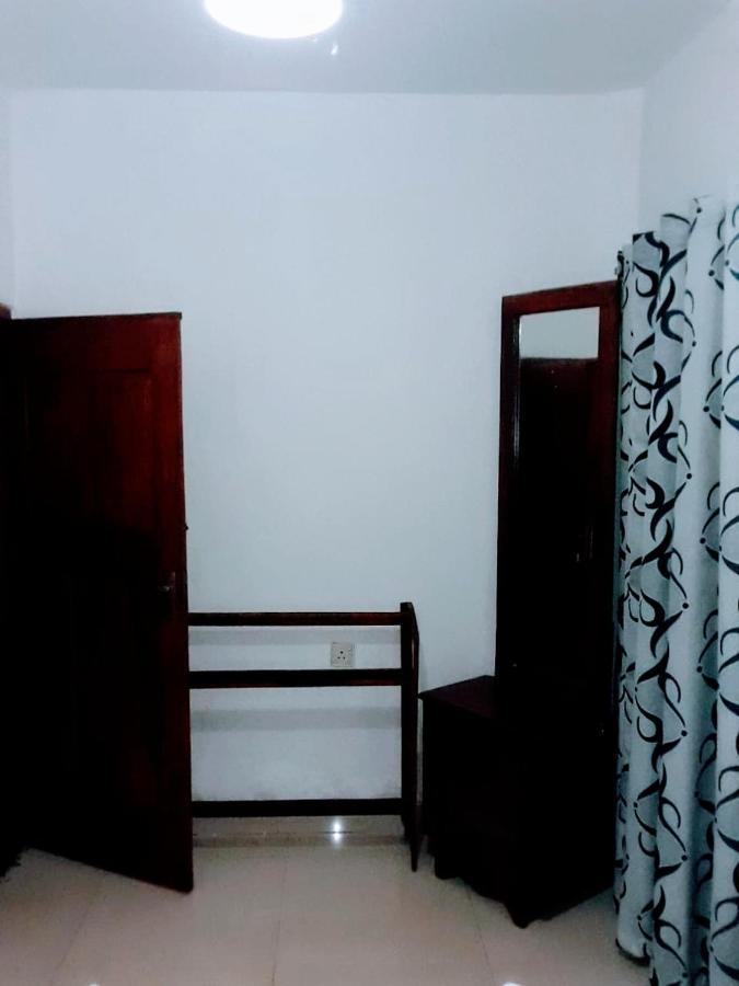 Black And White Kandy Guest House 02 Deiyannewela エクステリア 写真